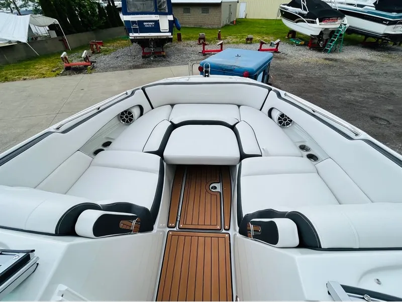 Slide: The Image of Crownline Boats E-305 2024 - 10