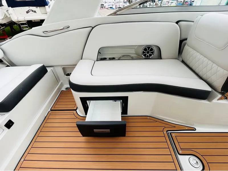 Slide: The Image of Crownline Boats E-305 2024 - 5