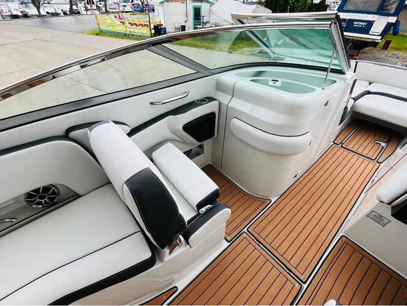 Slide: The Image of Crownline Boats E-305 2024 - 7