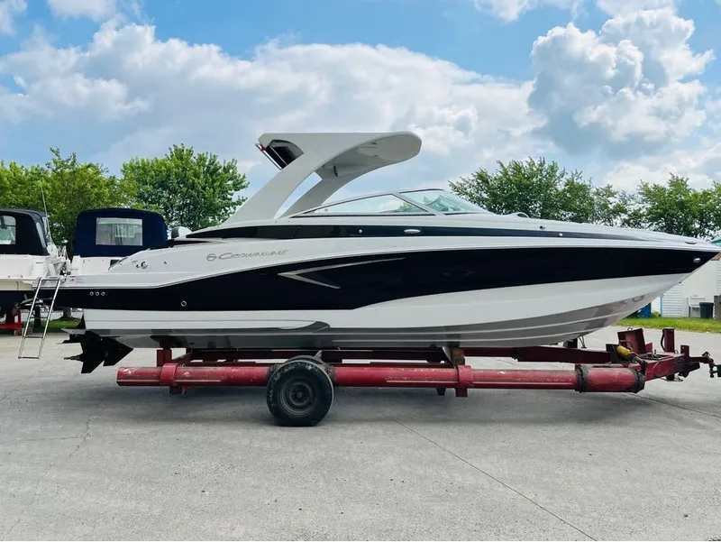 Slide: The Image of Crownline Boats E-305 2024 - 2