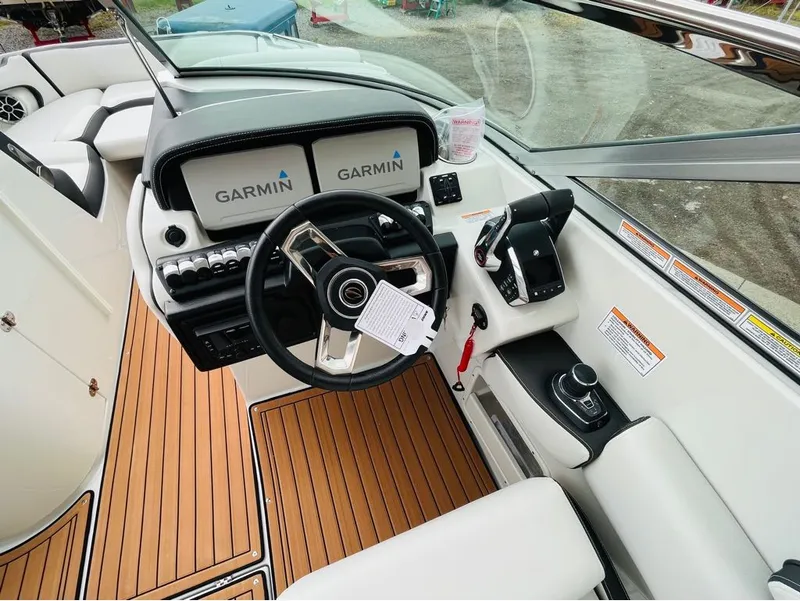 Slide: The Image of Crownline Boats E-305 2024 - 8