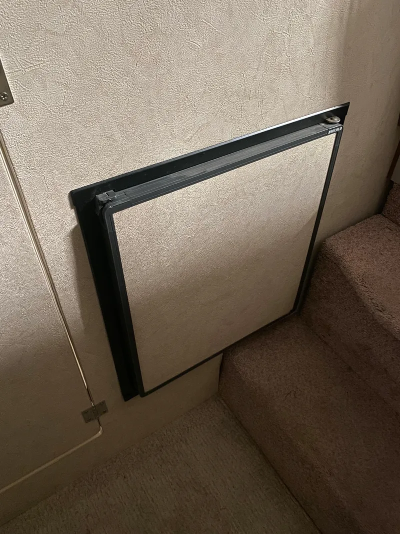 Slide: The Image of 1995 Bayliner Ciera interior panel near carpeted stairs. - 12