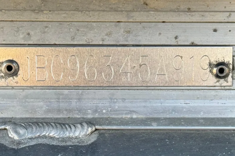 Slide: The Image of 2019 Veranda VF25F2 identification plate with serial number JBC96345A919. - 32