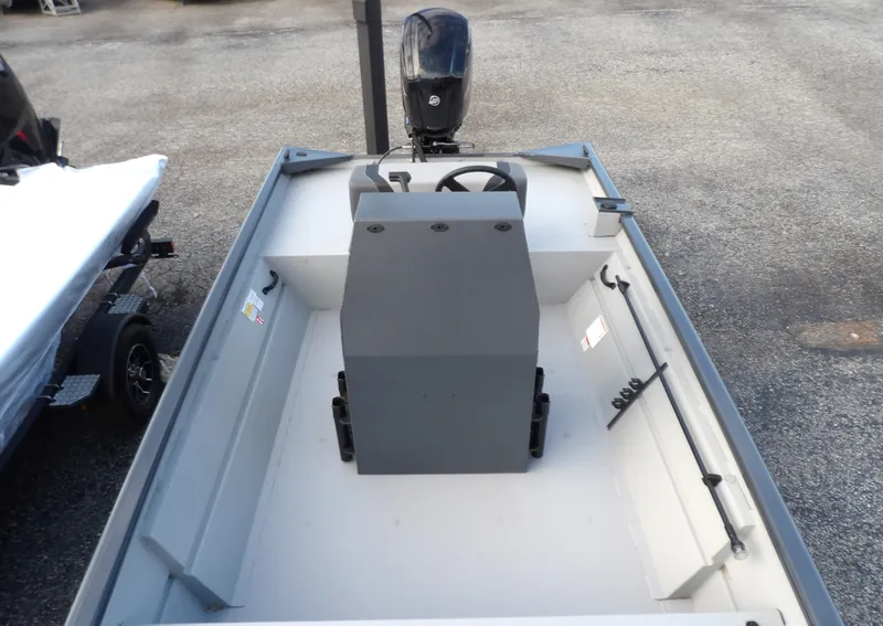 Slide: The Image of Crestliner 1860 RETRIEVER CENTER CONSOLE 2026 - 7