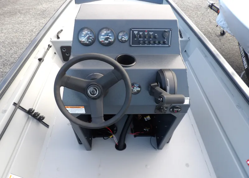 Slide: The Image of Crestliner 1860 RETRIEVER CENTER CONSOLE 2026 - 9