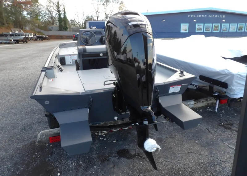 Slide: The Image of Crestliner 1860 RETRIEVER CENTER CONSOLE 2026 - 12