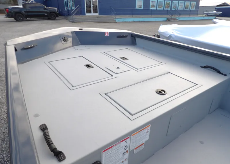 Slide: The Image of Crestliner 1860 RETRIEVER CENTER CONSOLE 2026 - 5