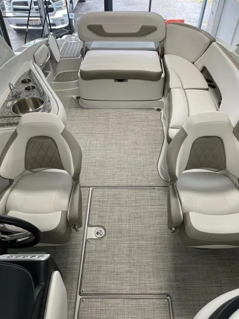 Slide: The Image of Crownline Boats 290SS 2024 - 4