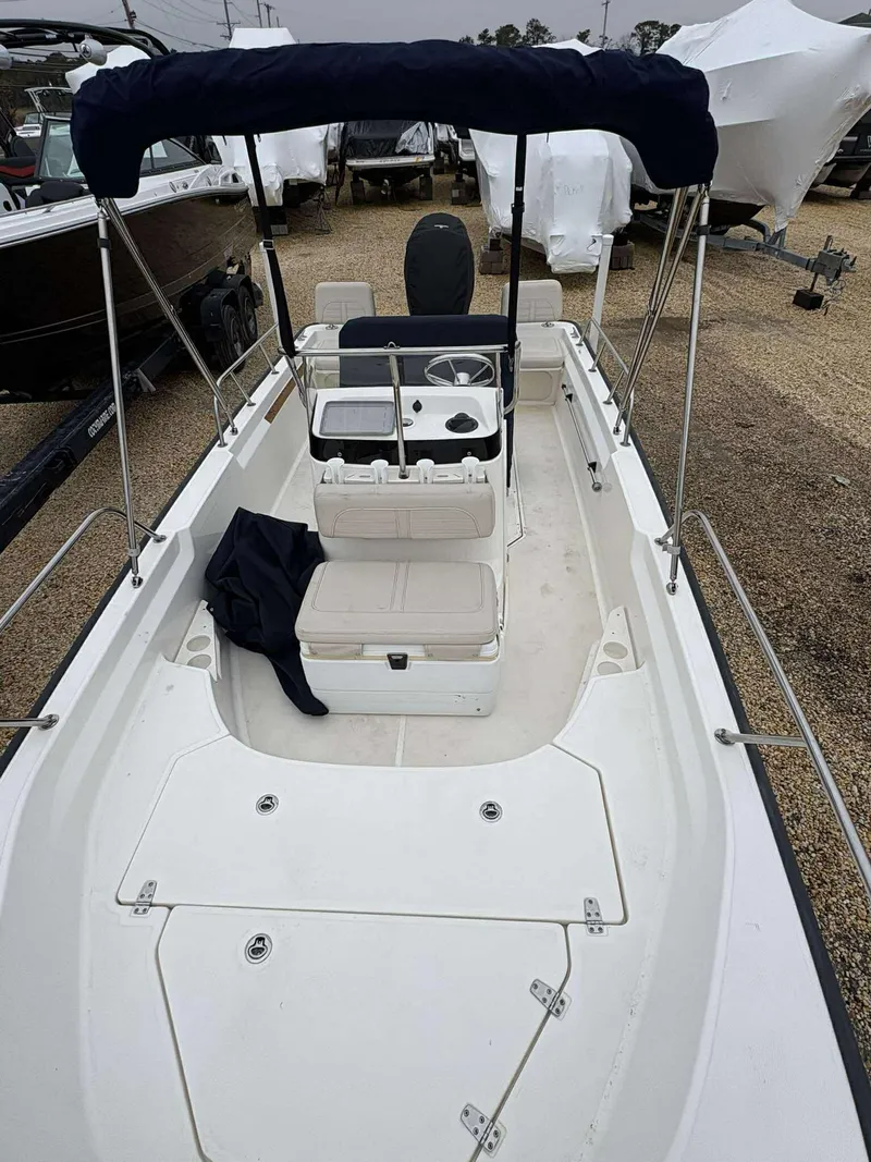 Slide: The Image of Boston Whaler 170 Montauk 2021 - 11