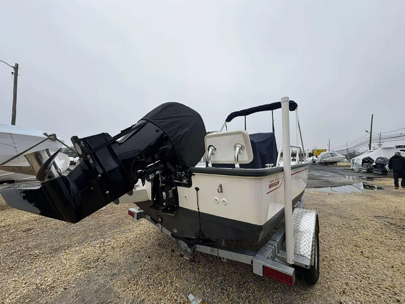 Slide: The Image of Boston Whaler 170 Montauk 2021 - 8