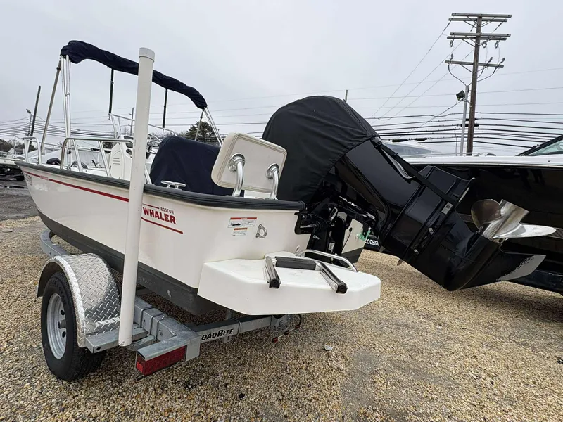Slide: The Image of Boston Whaler 170 Montauk 2021 - 10
