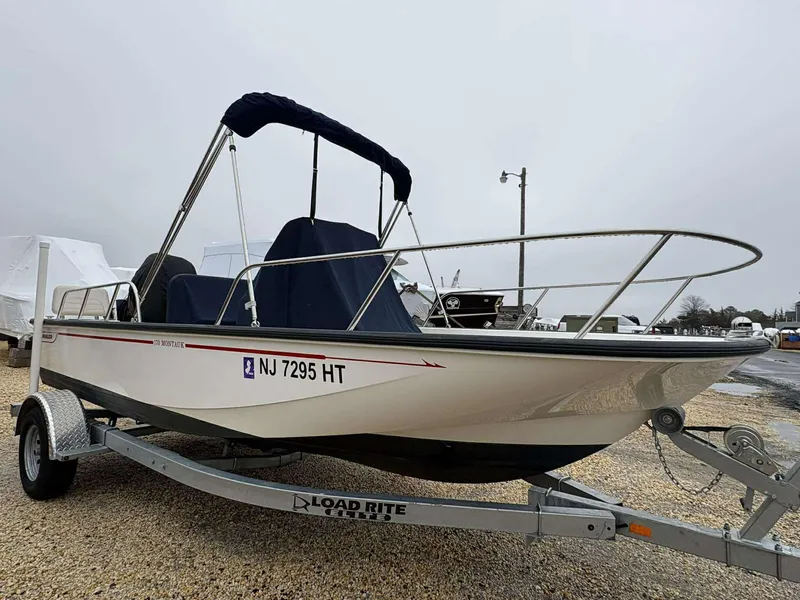 Slide: The Image of Boston Whaler 170 Montauk 2021 - 9