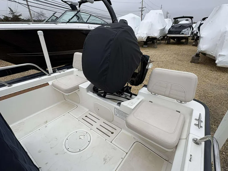 Slide: The Image of Boston Whaler 170 Montauk 2021 - 5