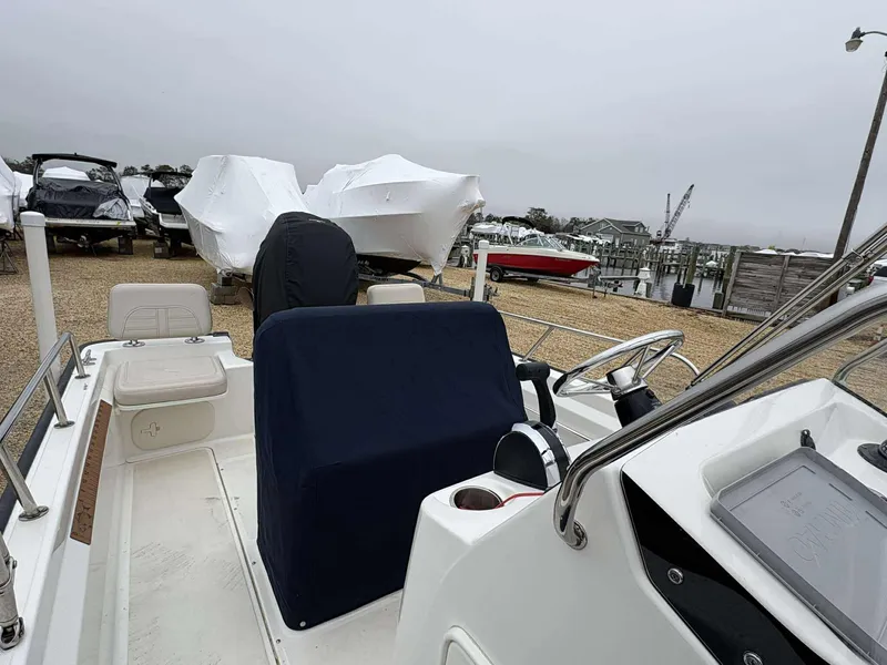 Slide: The Image of Boston Whaler 170 Montauk 2021 - 12