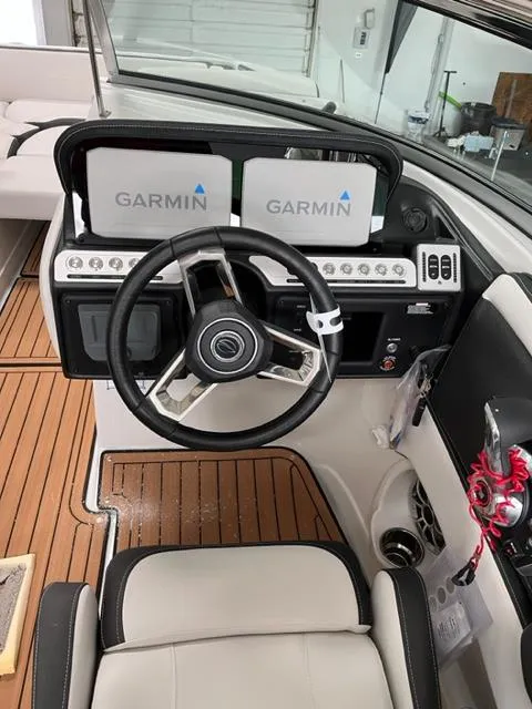 Slide: The Image of Crownline Boats E275 2024 - 5