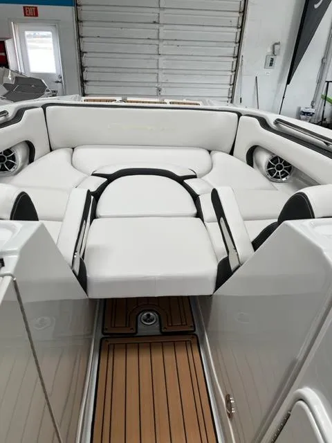 Slide: The Image of Crownline Boats E275 2024 - 1