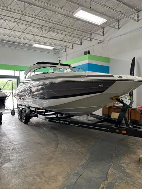 Slide: The Image of Crownline Boats E275 2024 - 8