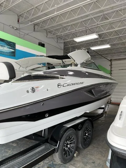 Slide: The Image of Crownline Boats E275 2024 - 7