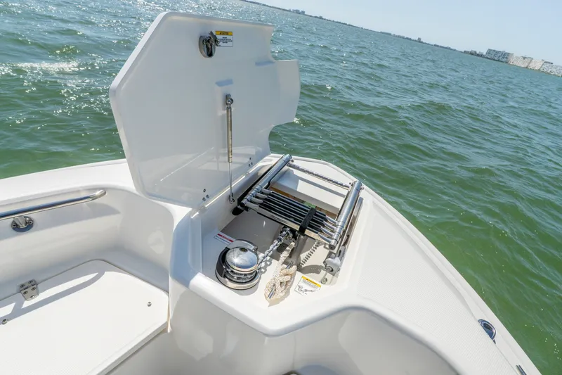 Slide: The Image of Boston Whaler DAUNTLESS 2023 - 23