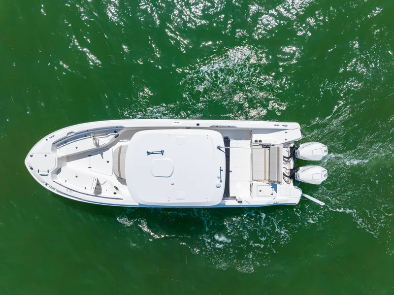 Slide: The Image of Boston Whaler DAUNTLESS 2023 - 2