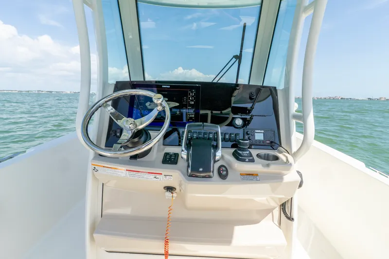 Slide: The Image of Boston Whaler DAUNTLESS 2023 - 18