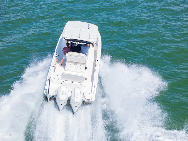 Slide: The Image of Boston Whaler DAUNTLESS 2023 - 4