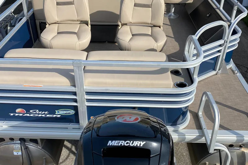 Slide: The Image of 2020 Sun Tracker SportFish 22 DLX pontoon boat with Mercury outboard motor. - 10