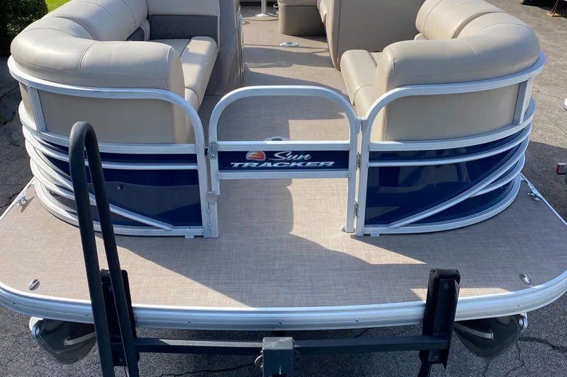 Slide: The Image of 2020 Sun Tracker SportFish 22 DLX pontoon boat, rear view with seating and gate. - 11