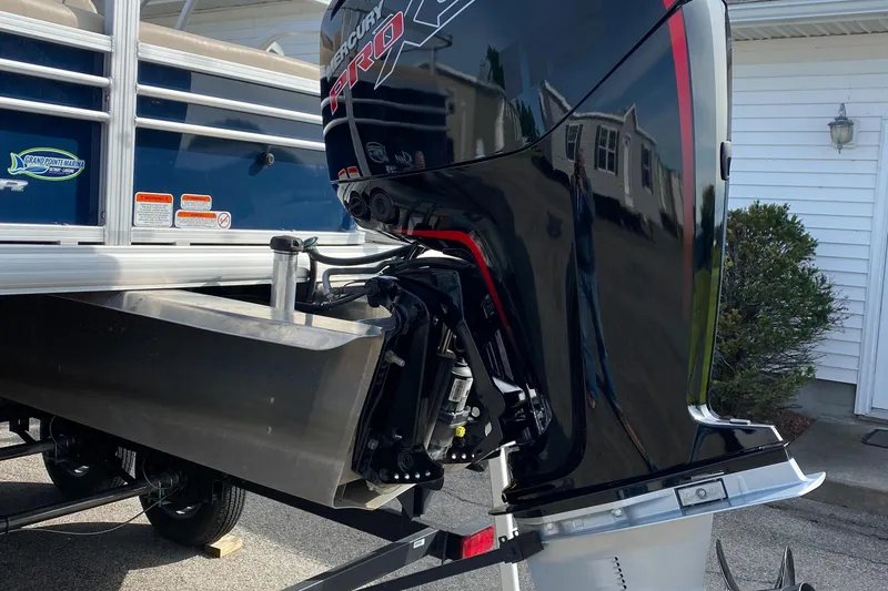 Slide: The Image of 2020 Sun Tracker SportFish 22 DLX with Mercury Pro XS outboard motor. - 16