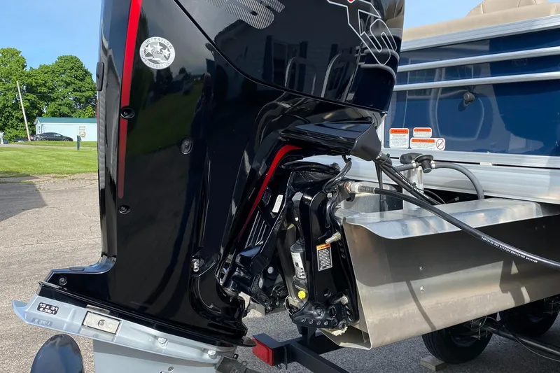 Slide: The Image of 2020 Sun Tracker SportFish 22 DLX outboard motor and stern view. - 17