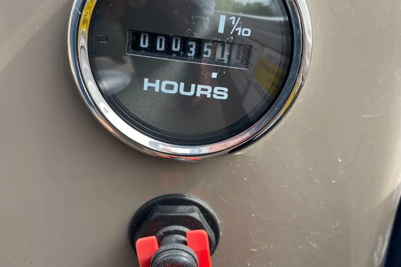 Slide: The Image of Hour meter on 2020 Sun Tracker SportFish 22 DLX showing 35.1 hours. - 7