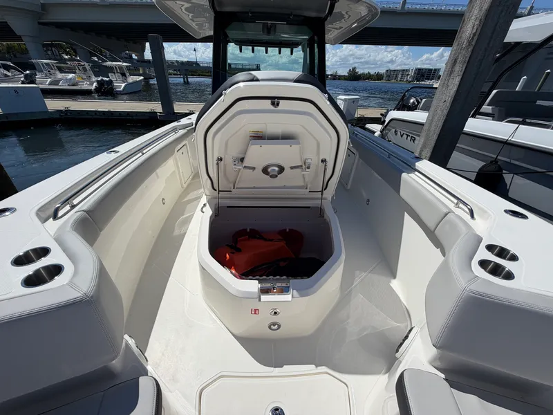 Slide: The Image of Boston Whaler 330 Outrage 2026 - 42