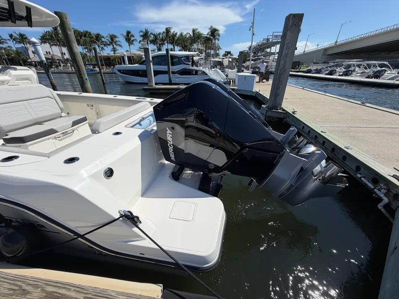 Slide: The Image of Boston Whaler 330 Outrage 2026 - 17