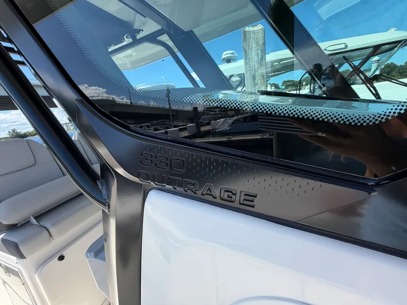 Slide: The Image of Boston Whaler 330 Outrage 2026 - 38