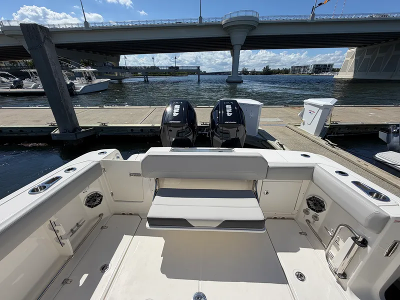 Slide: The Image of Boston Whaler 330 Outrage 2026 - 19