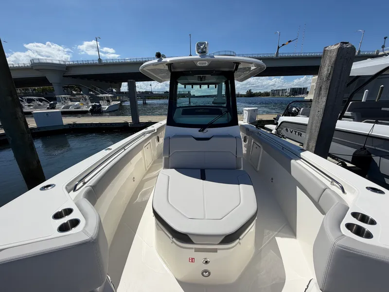 Slide: The Image of Boston Whaler 330 Outrage 2026 - 41