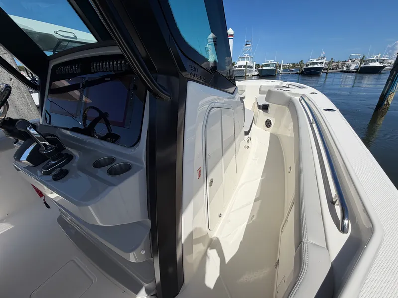 Slide: The Image of Boston Whaler 330 Outrage 2026 - 45