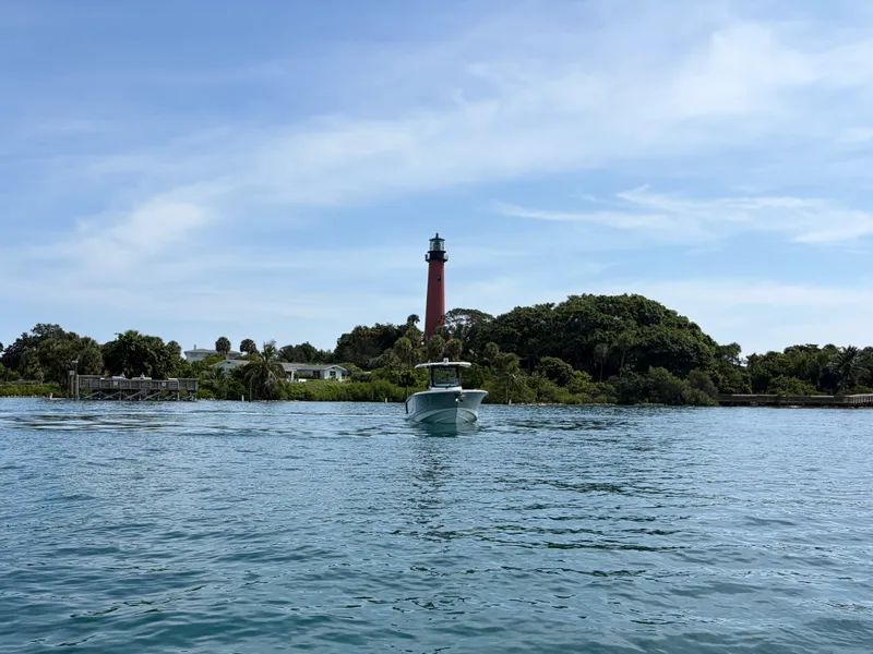 Slide: The Image of Boston Whaler 330 Outrage 2026 - 9