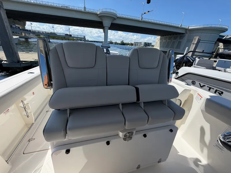 Slide: The Image of Boston Whaler 330 Outrage 2026 - 29