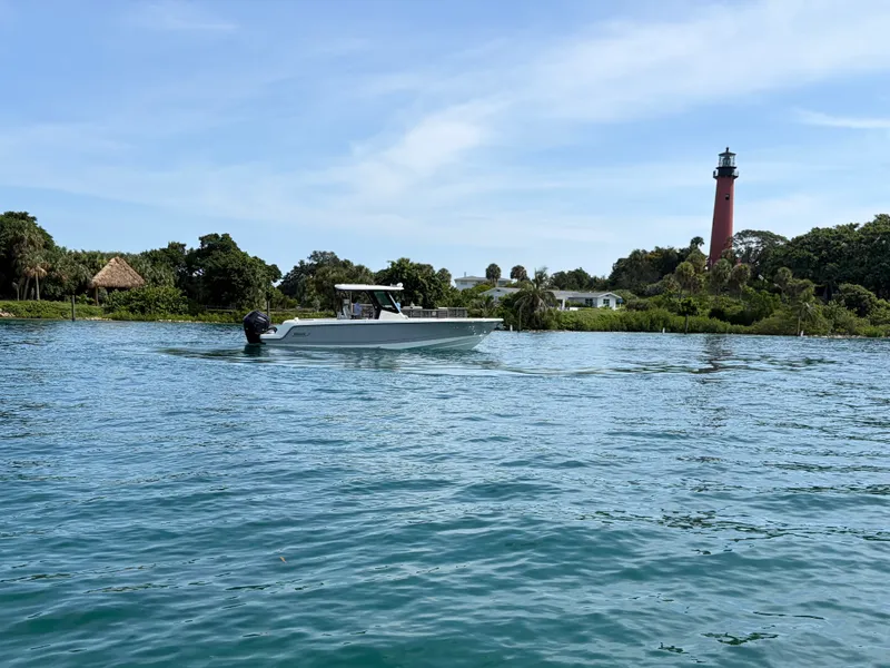 Slide: The Image of Boston Whaler 330 Outrage 2026 - 11