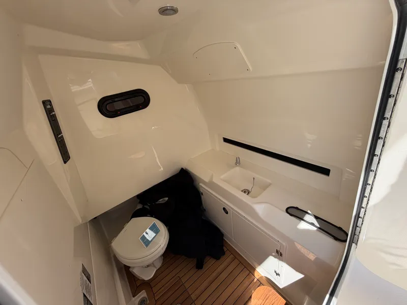 Slide: The Image of Boston Whaler 330 Outrage 2026 - 37