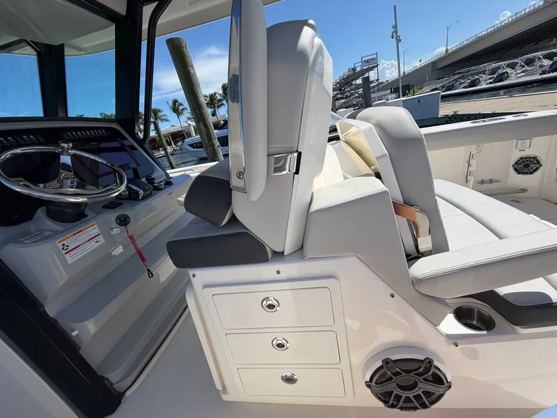 Slide: The Image of Boston Whaler 330 Outrage 2026 - 27