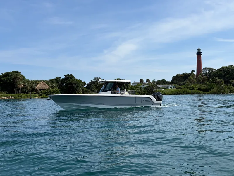 Slide: The Image of Boston Whaler 330 Outrage 2026 - 1
