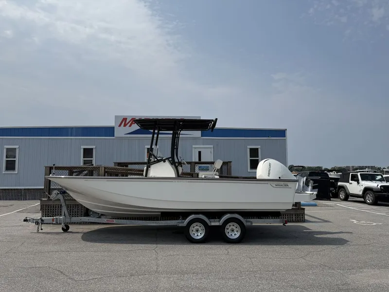 The Image of Boston Whaler 210 Montauk 2027 - 0