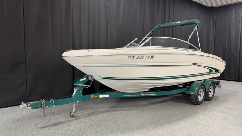Slide: The Image of Sea Ray 21 2001 - 2