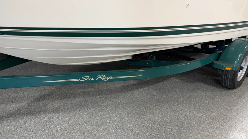 Slide: The Image of Sea Ray 21 2001 - 70
