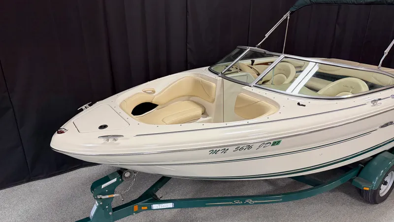 Slide: The Image of Sea Ray 21 2001 - 4