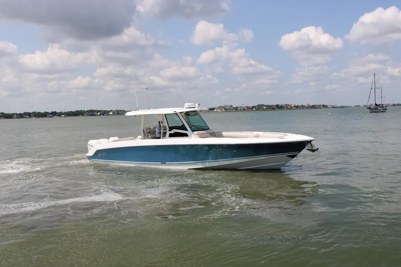 Slide: The Image of Boston Whaler 380 OUTRAGE 2018 - 18