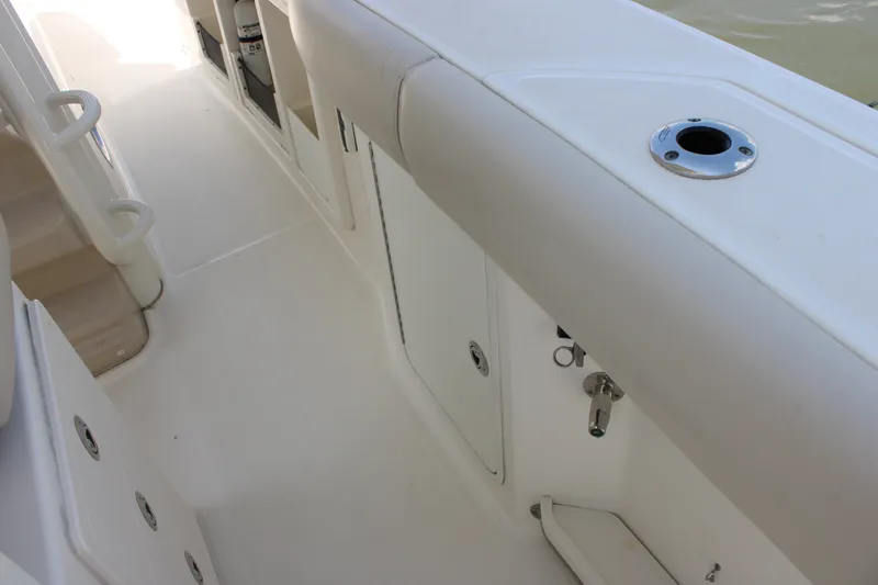 Slide: The Image of Boston Whaler 380 OUTRAGE 2018 - 30