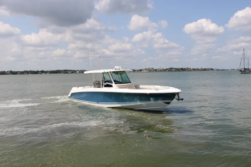 Slide: The Image of Boston Whaler 380 OUTRAGE 2018 - 19